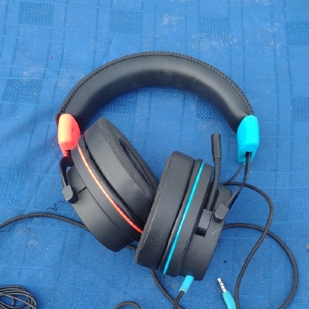Onn Gaming Colorful Wired Headphones NWOT